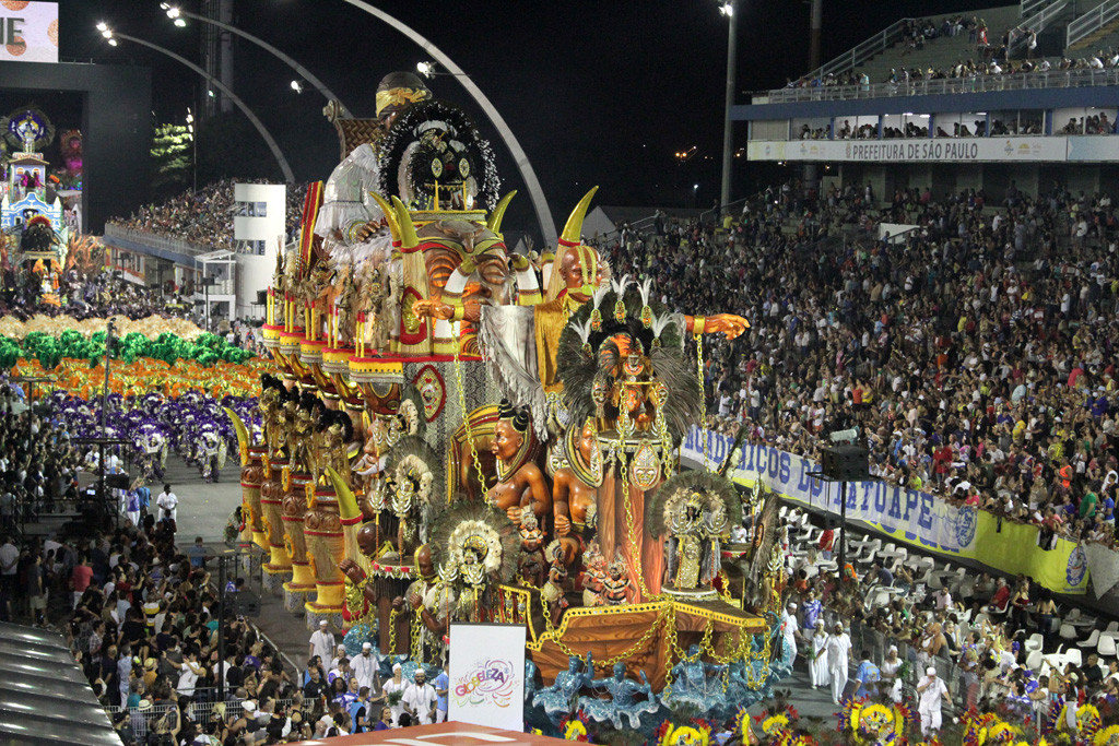 Abrasel: Faturamento em bares e restaurantes deve crescer até 15% no Carnaval